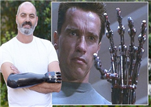 បុរសដៃយន្តដូចនៅក្នុងរឿង Terminator