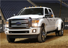 រថយន្ត Ford F-450 Exterior ម៉ូដែលថ្មី ឆ្នាំ២០១៣  កំលំាងម៉ាស៊ីនខ្លាំង អាចសណ្តោងវត្ថុធ្ងន់ៗ បាន