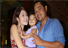 សឿ សុធារ៉ា បង្ហោះ​រូបភាព​ ស្នេហ៍សិ្នទ្ធ​ជាមួយ​ប្តី​ ខណៈ​ព័ត៌មាន​លេចលឺថា​ នឹង​លែងប្តី !