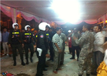 រោងការ ក្លាយជារោងកម្ម ភ្ញៀវដេញវាយគ្នា ផ្អើលរត់ជាន់ជើង