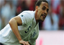 Rio Ferdinand ត្រូវបានកោះហៅមកចូលក្រុមជំរើសជាតិអង់គ្លេស ដើម្បីហាត់សមត្រៀមសំរាប់ការជំរុះ World Cup