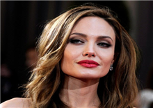Angelina Jolie គឺជាតារាស្រីលេខ ១ ដែលរកប្រាក់បានច្រើនជាងគេ ក្នុងចំណោមតារាស្រីទាំង ១០ នាក់