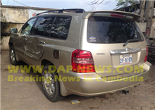 រថយន្ដឡង់គ្រីស័រ បុករបាំងថ្មចែកទ្រូង ផ្លូវខ្ទាតចំរថយន្ដ ហាយឡែនឌ័រ ផ្ដល់់សំណង ២០០ដុល្លារ