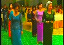 ធ្លាប់ឃើញសម្តេចម៉ែ និងសម្តេចគតិព្រឹទ្ធបណ្ឌិត រាំជាមួយគ្នាអត់? (Video Inside)