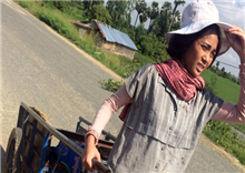 ឌី សូនីតា ពី​តារាល្បី​ក្លាយ​ជា​ អ្នករើស​សំរាមម្នាក់