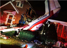 យន្ដហោះខ្នាតតូច ហោះបុកផ្ទះប្រជាជន អ្នកបើកបរបាត់បង់ជីវិត