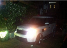 ស្រីស្អាតបើក RANGE ROVER បុករះកន្លែងលក់បាយឆា-មីឆា បណ្តាលឲ្យមនុស ២នាក់របួសធ្ងន់