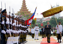 កម្ពុជាប្រារព្ធពិធី អបអរសាទរ ខួប ៦១ឆ្នាំ នៃឯករាជ្យជាតិ ៩ វិច្ឆិកា ក្រោមព្រះរាជាធិបតី