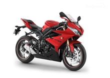 ម៉ូតូ Triumph Daytona 675 ម៉ូដែលថ្មី ២០១៤ រាងកាន់តែទាក់ទាញ