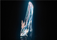Disney បង្ហាញរូបរាងរឿងហូលីវូដ Cinderella ជាលើកដំបូង (មានវីដេអូ)