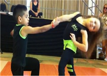 ក្មេងប្រុសស្រី មួយគូរនេះ នឹងធ្វើអោយទស្សនិកជន ភ្ញាក់ផ្អើល បិទមាត់មិនជិត (មានវីដេអូ)