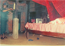 ជនសង្ស័យម្នាក់ កាប់ប្រពន្ធ ឲ្យរបួសធ្ងន់ បណ្តាលមកពី ភ្លើងប្រច័ណ្ឌ