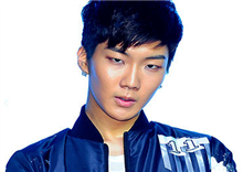 Lee Seung Hoon  នៃ YG Family បានធ្លាក់ពីលើឆាក ក្នុង concert ប្រទេសសិង្ហបុរី (មានវីដេអូ)