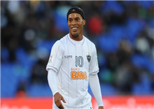 ការ​សម្រេច​ចិត្ដ​ Ronaldinho ​ត្រូវ​បាន​ក្លាយ​ជា​ការ​ងឿង​ឆ្ងល់​សម្រាប់​អ្នក​គាំ​ទ្រ