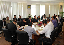 ក្រុមហ៊ុនប្រេងឥន្ធនៈ នៅ​កម្ពុជា​បន្ត​ទម្លាក់​តម្លៃ SOKIMEX និង TELA តម្លៃត្រឹម ៣.៩០០រៀល ក្នុង​មួយ​លី