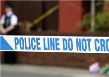 សង្ស័យ កូនប្រុស បាញ់សម្លាប់ ឪពុក ម្ចាស់មូលនិធិ ជាង ២០០ លានដុល្លារ នាបន្ទប់គេង ក្នុងភូមិគ្រឹះ