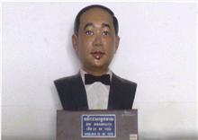 ការប្រៀបធៀប និងវិភាគ មិនសមហេតុផលពី កិត្តិនាមអតីតអធិរាជ សំឡេងមាស ស៊ីន ស៊ីសាមុត