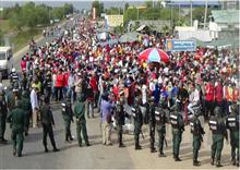 អ្នកតវ៉ានៅតំបន់សេដ្ឋកិច្ចក្រុងបាវិត ជាង ៣០នាក់ ត្រូវបានចាប់ខ្លួន