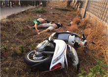 Updated ៖ ប្រទះឃើញ យុវជនពីរនាក់ ស្លាប់នៅក្បែរម៉ូតូយ៉ាងអណោចអធ័ម សង្ស័យឃាតកម្ម