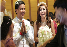 ហេង រិទ្ធសុមានា អតីត​បវរ​កញ្ញា​ទេសចរណ៍ ចូល​​រោង​​ការ​​​មួយ​ ​​​វេជ្ជបណ្ឌិតឯក​ទេស​​​សណ្ដំ