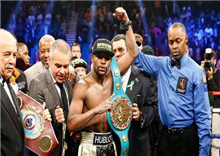 ទីបំផុត Floyd Mayweather ផ្ដួល​ប៉ាក់គឺអៅ ដោយពិន្ទុ