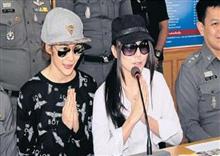 តារាស្រីថៃ ២រូប ប្រគល់ខ្លួន ឲ្យប៉ូលិស ក្រោយបែកធ្លាយ វីដេអូរាំសិចស៊ី មុខប្រាសាទ បុរាណ (Video inside)