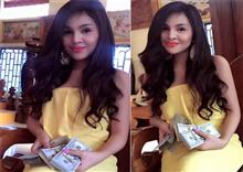 ដេននី តារាសម្ងែងដើមទ្រូង បង្ហាញ លុយដុល្លារទាំងដុំៗ ពីក្នុងភូមិគ្រឹះ