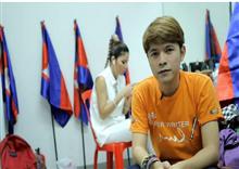 កវីនិ​ពន្ធ សោម ដូរ៉េ អន់​ចិត្ត​នឹង​ «ថោន» បង្កក​បទ​ចម្រៀង​មិន​ឲ្យ​ចេញ​​​ជិត១​ឆ្នាំ សម្រេច​ដើរ​ចូល​មក