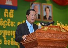 សម្តេចតេជោ ហ៊ុន សែន ផ្តាំកីឡាករអុំទូក កុំទៅរកសេវាផ្លូវភេទ ដែលអាចនាំយកជំងឺអេដស៍ត្រឡប់ទៅផ្ទះ