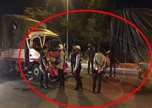 រថយន្តធន់ធំ២គ្រឿងបុកគ្នា គៀបជាប់មនុស្ស៣នាក់ នៅមុខព្រលានយន្តហោះ បណ្តាលឲ្យរងរបួសធ្ងន់