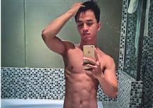 ធ្លាយ​រូប​ស្រាត​តារា​ឯក​ប្រុស​ទស្សនាវដ្តី​សិង្ហបុរី​លោក ទី រ៉ាណូ