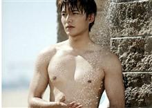 រូបភាពទាក់ទាញ ទាំង ១៣ សន្លឹកនៅលើវាលខ្សាច់ របស់តារាសម្តែងល្បីនៃអាសុី ឈ្មោះ Lee Minho