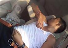 បុរសជាអ្នករត់​តាក់​ស៊ីម្នាក់ ដេក​ស្លាប់​ក្នុងរថយន្ត ​បង្កជា​ការភ្ញាក់​ផ្អើល