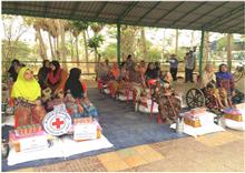 ខ្មែរឥស្លាមផ្ទុកមេរោគអេដ៍ ពិការភាព និងចាស់ជរា២០គ្រួសារ ទទួលអំណោយពីអនុសាខាកាកបាទក្រហម ខណ្ឌឫស្សីកែវ