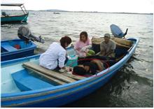 ស្ត្រីសម្រាលកូនលើទូក នៅខេត្តកោះកុង ទទួលអំណោយ និងថវិកា ពីអភិបាលខេត្ត និងអនុសាខាកាកបាទក្រហមកម្ពុជា