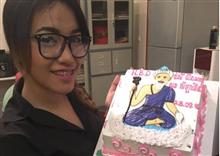 សុខ សីឡាលីន រំភើបស្ទើរតែចង់បាក់ចង្កេះ ពេលឃើញនំខួបកំណើតមានរូបតាឥសី