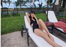 ម៉ាក សែនសូនីតា ធ្វើឲ្យប្រុសៗស្រក់ទឹកមាត់ទៀតហើយ ជាមួយនឹងឈុតប៊ីគីនី កាច់រាងលើឆ្នេរសមុទ្រ