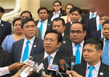 លោក ហ៊ុយ វណ្ណៈ៖ អ្នកសារព័ត៌មាន និងអ្នកឃោសនាលក់ទឹកផ្លែឈើ «គឺខុសគ្នាដាច់ស្រឡះ»