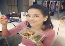 ឃើញមុខក្មេងៗស្មានតែ នាង Phiyada Akkraseranee អាយុតិច ការពិតអាយុច្រើនណាស់លោកអើយ