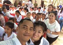 ពិតជាស្រណោះណាស់ លោកហុងដាយំអោបសពប្រពន្ធ (វីដេអូ)