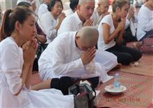 ទិដ្ឋភាពដ៏គួរឲ្យសង្វែកខ្លះៗរបស់ តារាសម្តែង សោម ស្រីនាថ ក្នុងថ្ងៃបុណ្យសព អ្នកម្តាយ