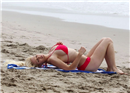 នាង Heidi Montag ចេញទៅថតរូប Bikini នៅមាត់សមុទ្ទ