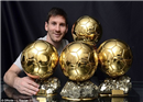 Messi មោទននឹងបង្ហាញ បាល់មាសទាំង ៤ ខណៈដែល Ronaldo បានត្រឹមសម្លឹងមើល