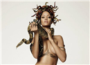 Rihanna ចំហល្វែងលើ ក្លាយជារាជនីពស់ដ៏សិចស៊ី