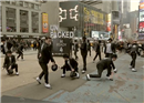 Samsung បង្កឲ្យមានការងឿងឆ្ងល់ ស្តីពី Galaxy S IV ជាមួយវីដេអូក្បាច់រាំ flashmob