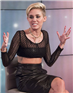 Miley Cyrus ស្រាតធ្វើរូបបោះពុម្ពលើអាវយឺត ប្រឆាំងមហារីកស្បែក