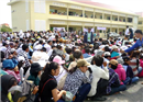 ប្រជាពលរដ្ឋរិះគន់ ពាក្យសុំប្រឡង ធ្វើតេស្តទៅធ្វើការ នៅកូរ៉េថា មានតម្លៃថ្លៃដូចមាស