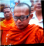 ទីលានប្រជាធិប​ តេយ្យ៖ ព្រះសង្ឃមួយអង្គ យកសាំងបម្រុង ដុតព្រះកាយ​​ នៅលើវេទិកា