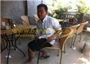 ជូនប្រពន្ធ ទៅលក់ដូរ ត្រូវក្រុមចោរដេញ តាមធាក់ផ្តួល ប្លន់យកម៉ូតូ បានដោយ សុវត្ថិភាព