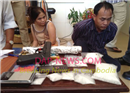 ឆ្មក់ចូល​បង្ក្រាប​ទីតាំង ចែកចាយ​គ្រឿងញៀន ឃាត់​ខ្លួន​ជន​សង្ស័យ ៨នាក់ (មានវិដេអូ)